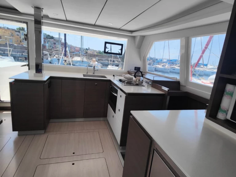 Noleggiare una Leopard Catamarans / Robertson & Caine Leopard 42 - 4 cab. a Procida