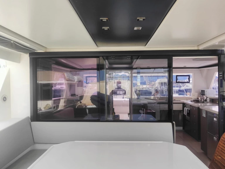 Noleggiare una Leopard Catamarans / Robertson & Caine Leopard 45 a Procida