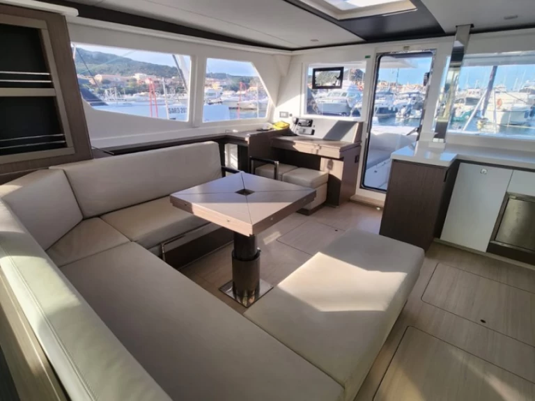 Noleggio barche Leopard Catamarans / Robertson & Caine Leopard 45 a Cannigione su Samboat