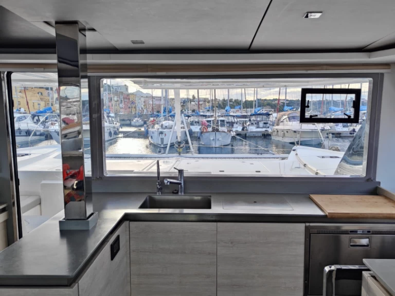 Noleggio barche Leopard Catamarans / Robertson & Caine Leopard 50 - 5 + 1 cab a Procida su Samboat