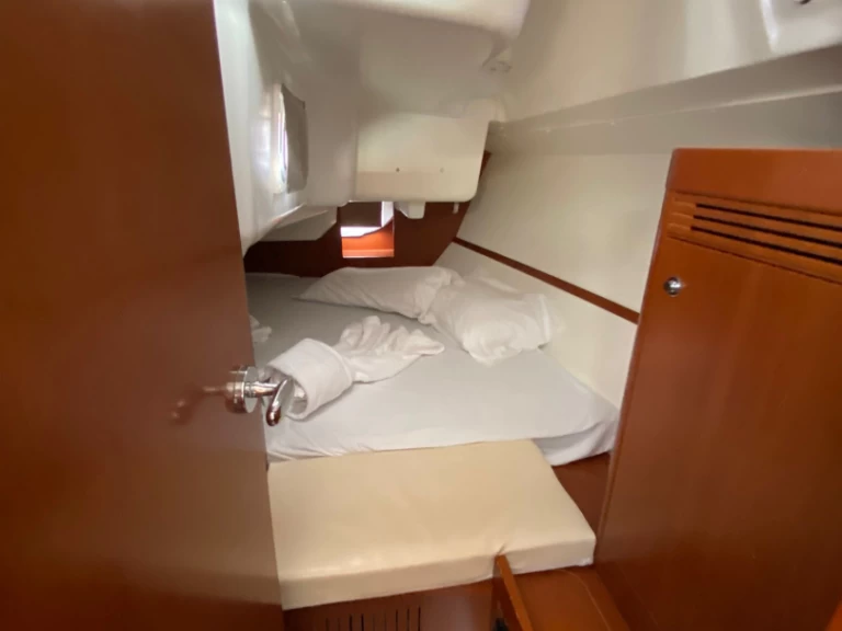 Barca a vela a noleggio a Procida al miglior prezzo