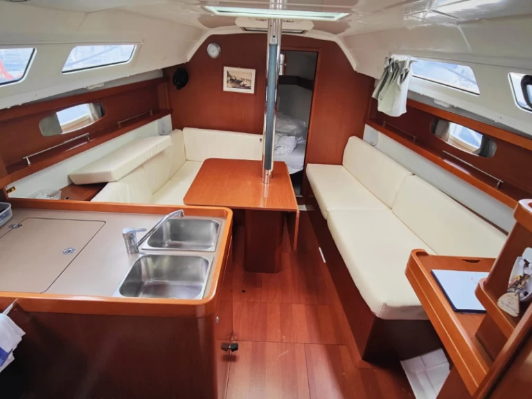 Noleggio barche Procida economico Oceanis 31