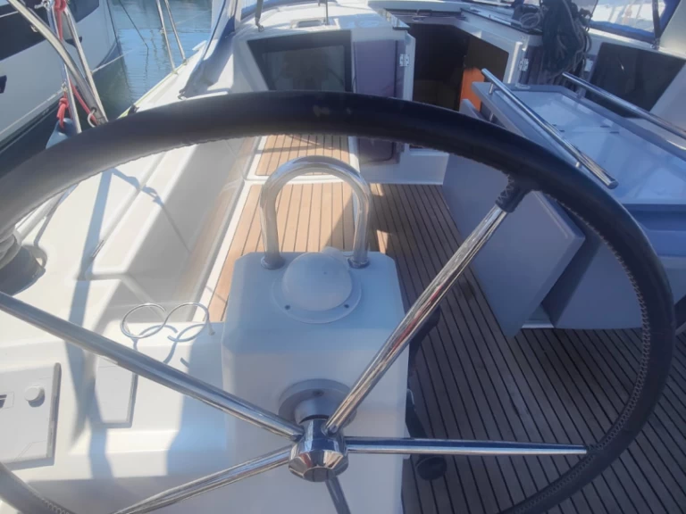 Barca a vela a noleggio a Procida al miglior prezzo