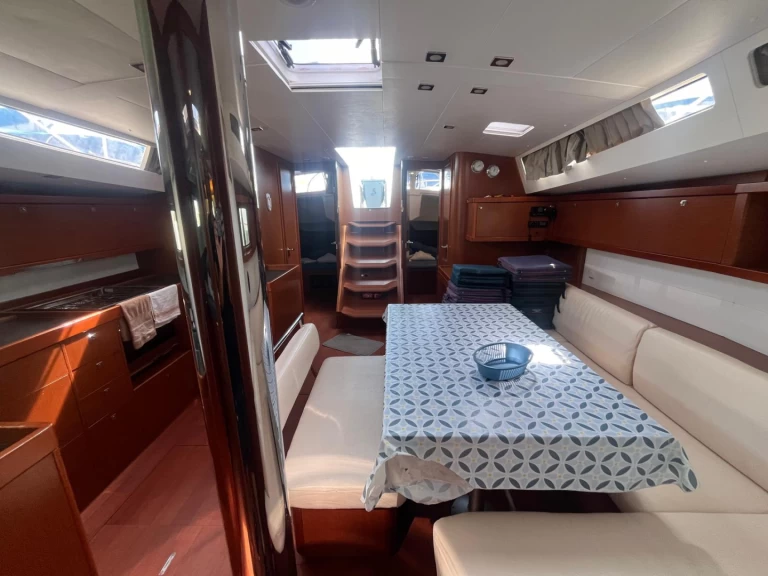 Bénéteau Oceanis 48 da affittare a  Cannigione