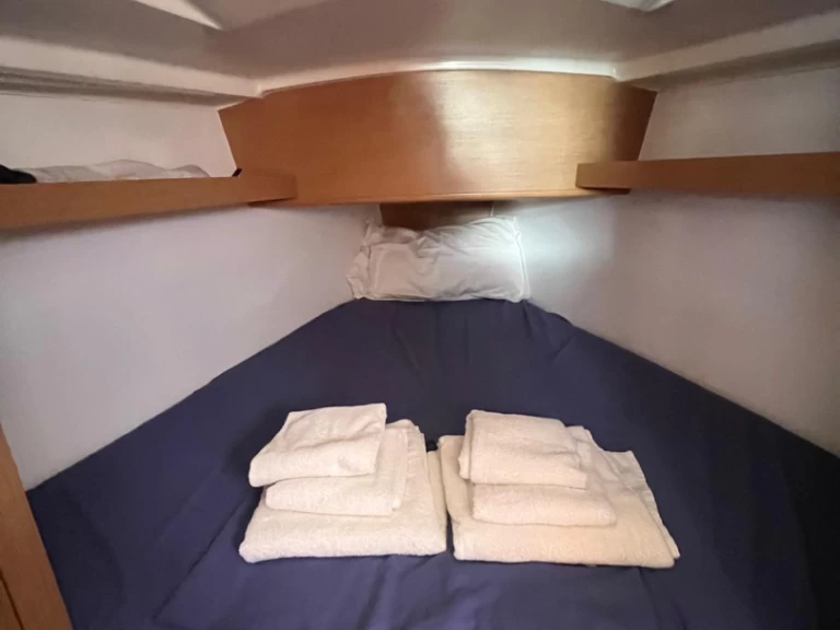 Noleggiare una Jeanneau Sun Odyssey 319 a Cannigione