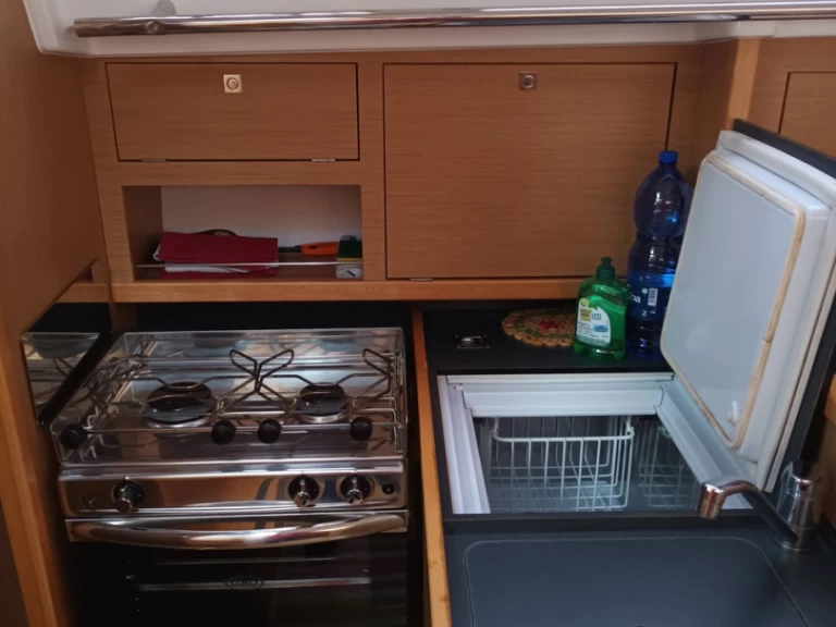 Noleggio Barca a vela Jeanneau con patente nautica