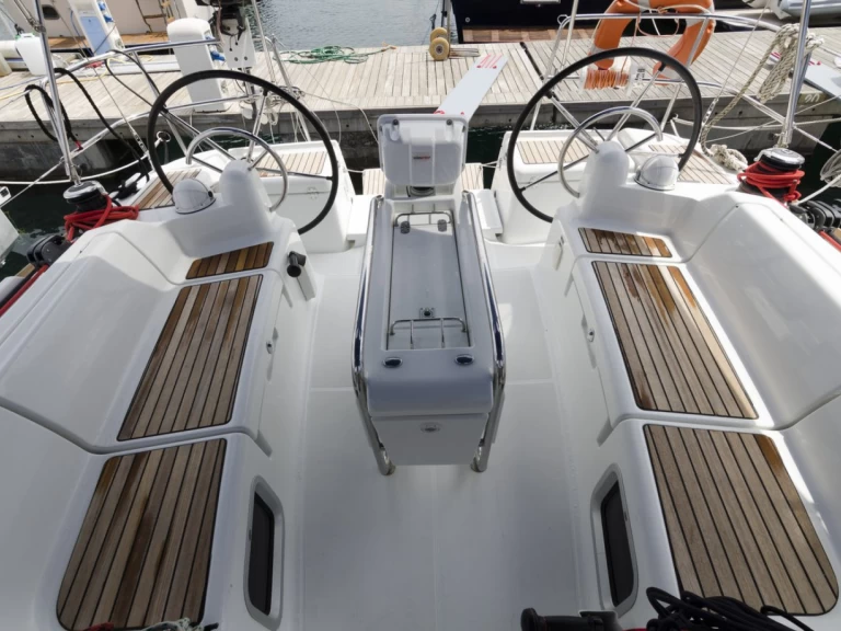 Noleggio barche Procida economico Sun Odyssey 409