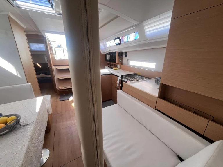 Noleggiare una Jeanneau Sun Odyssey 410 a Cannigione