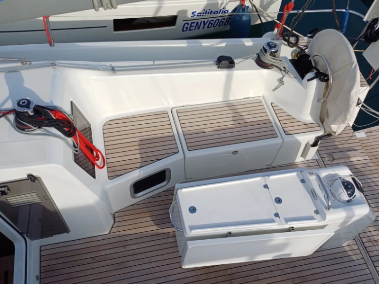 Noleggio Barca a vela Jeanneau con patente nautica