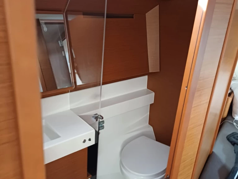 Barca a vela a noleggio a Procida al miglior prezzo