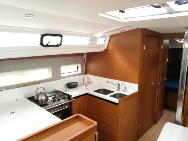 Noleggiare una Jeanneau Sun Odyssey 440 a Furnari