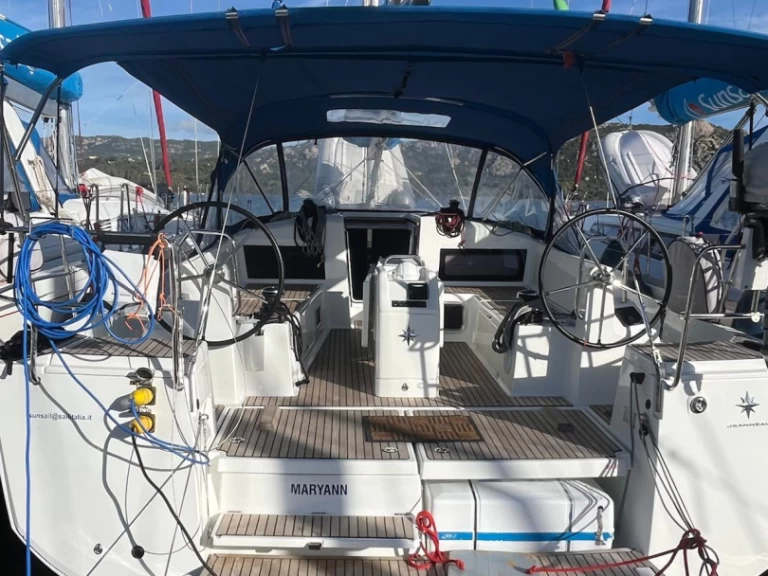 Noleggio Barca a vela Jeanneau con patente nautica