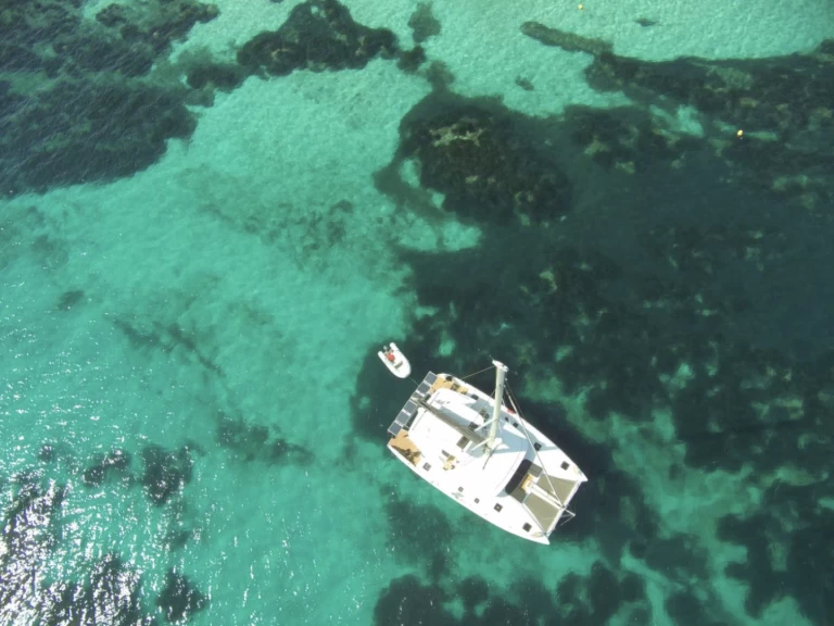 Noleggio Catamarano con o senza skipper Lagoon a Figari