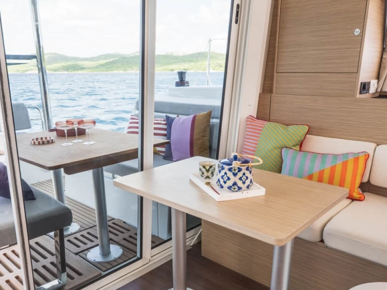 Noleggio Catamarano con o senza skipper Lagoon a Figari