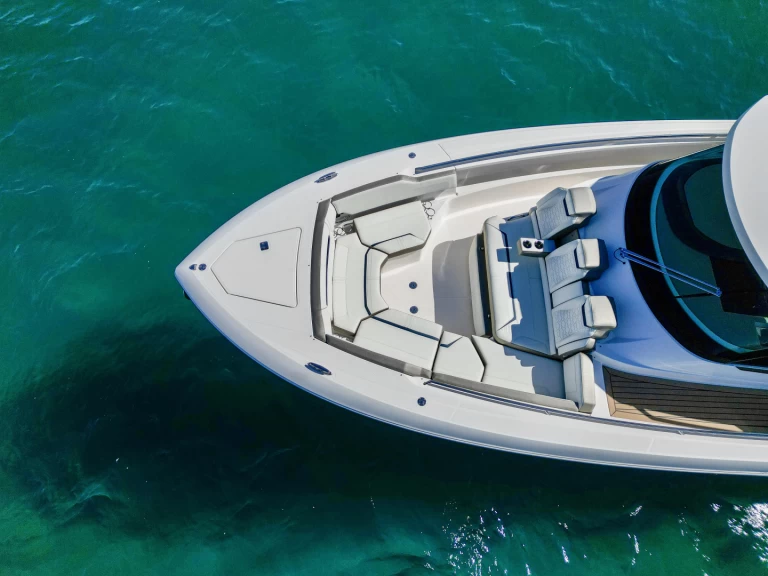 Noleggio Yacht di lusso a West Palm Beach – Tiara 43LS