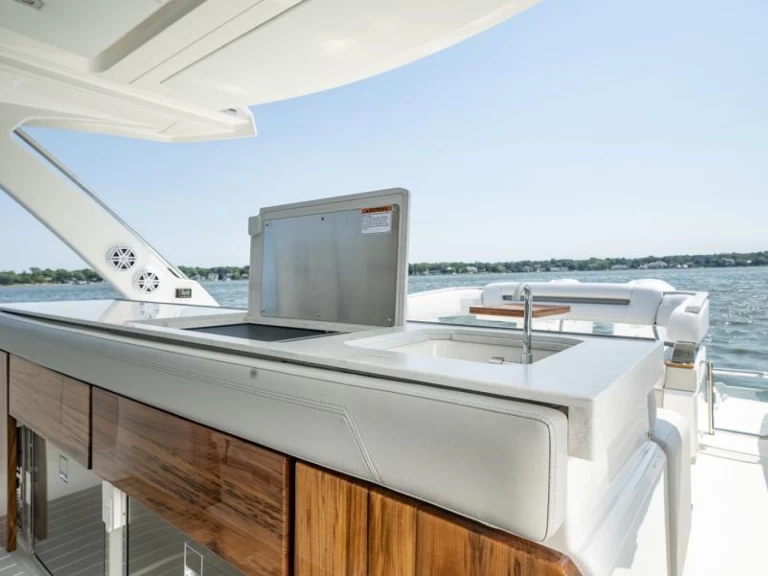 Noleggio Yacht di lusso Tiara con patente nautica