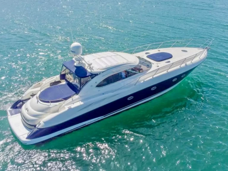Noleggio Yacht di lusso Sunseeker con patente nautica