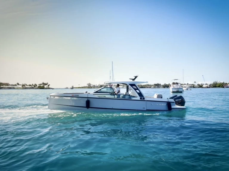 Noleggio Barca a motore Axopar con patente nautica