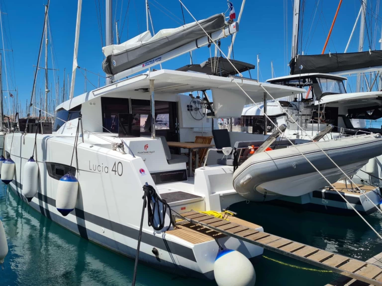 Noleggio barche Fountaine Pajot Lucia 40 a Lefkáda su Samboat