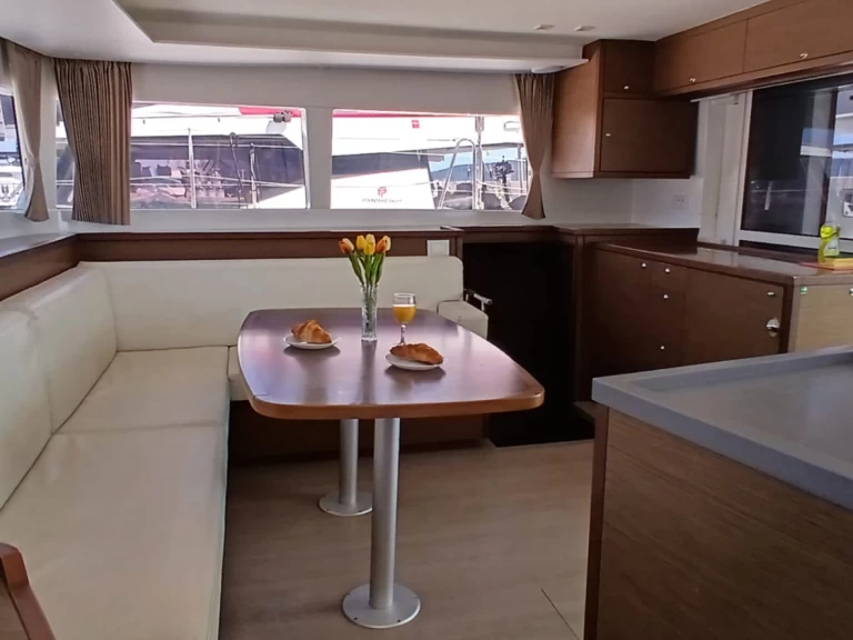 Noleggiare una Lagoon Lagoon 450 Sport Top a Castelli