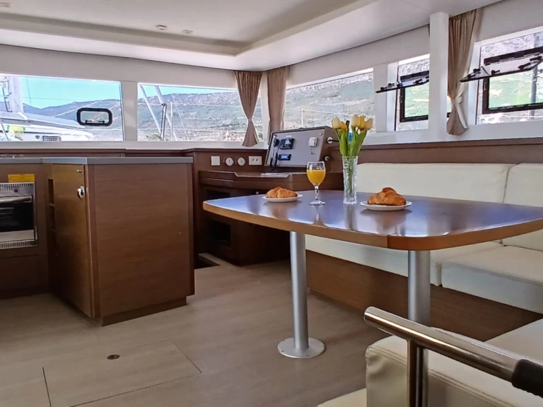 Noleggio barche Castelli economico Lagoon 450 Sport Top