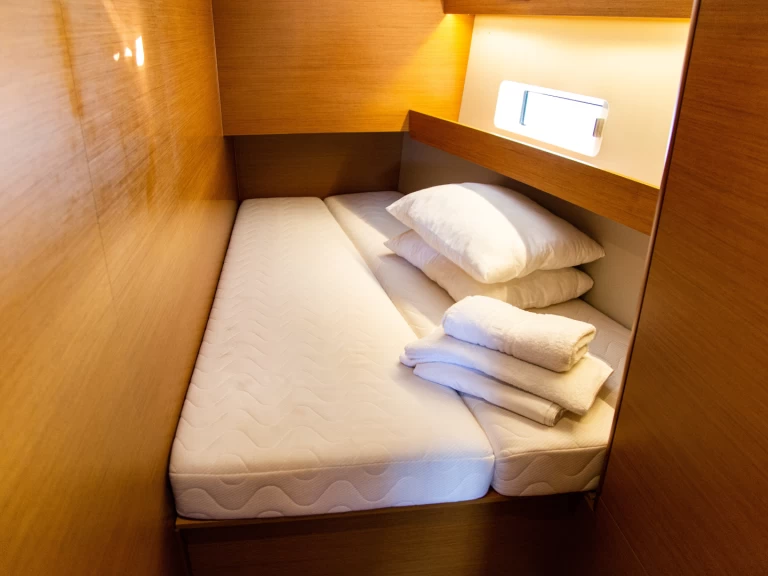 Noleggiare una Jeanneau Sun Odyssey 490 a Lávrio