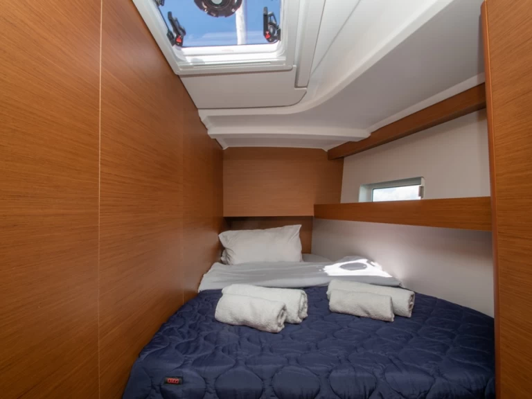 Noleggio Barca a vela Jeanneau con patente nautica