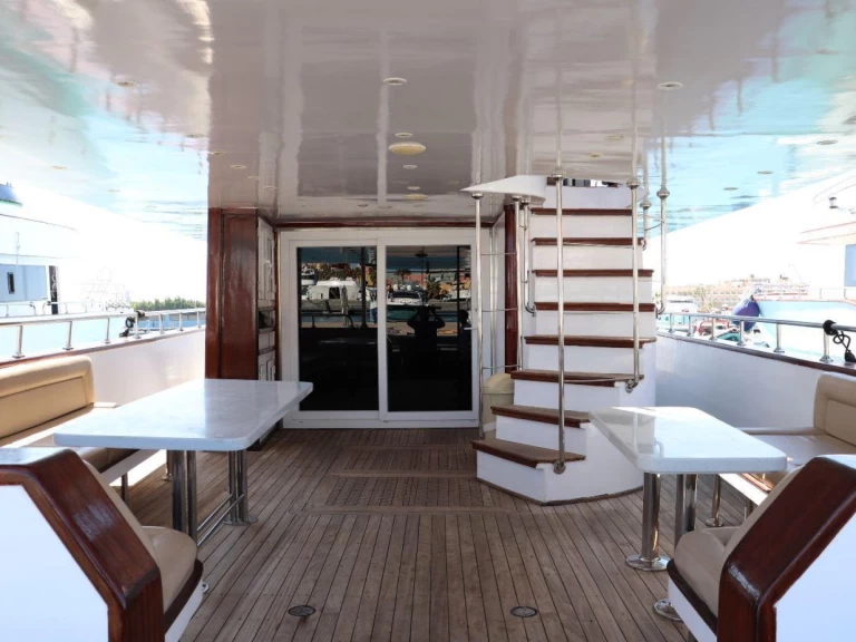 Noleggiare una Custom Made King a Hurghada