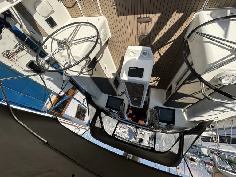 Barca a vela a noleggio a Gouviá al miglior prezzo