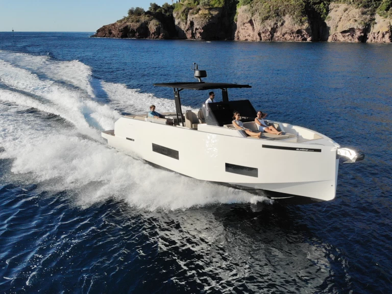 De Antonio De Antonio D42 Open da affittare a  Lávrio