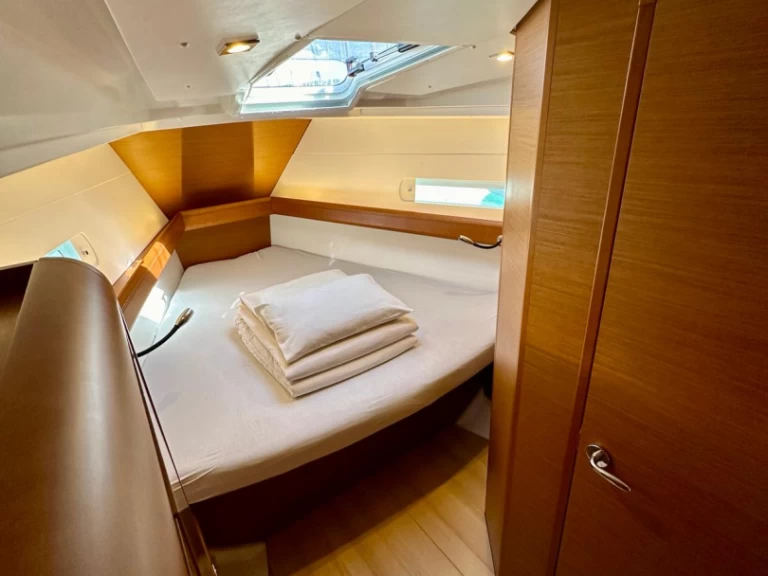 Noleggiare una Jeanneau Sun Odyssey 419 a Drage