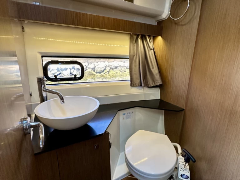 Barca a motore a noleggio a Drage al miglior prezzo