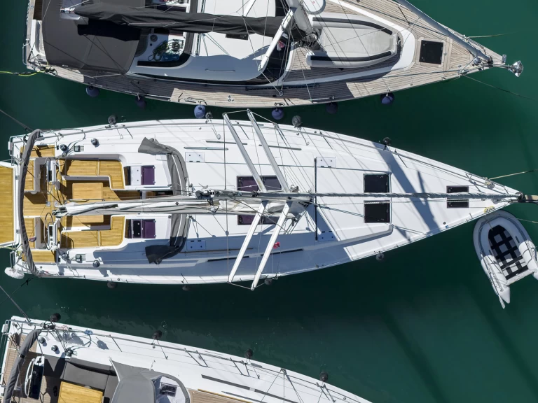 Barca a vela a noleggio a Komolac al miglior prezzo