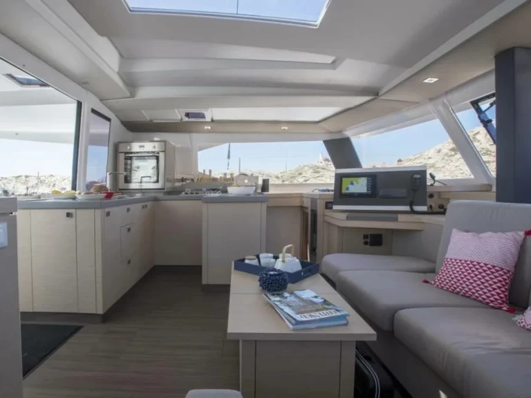 Noleggiare una Fountaine Pajot Astrea 42 a Punat