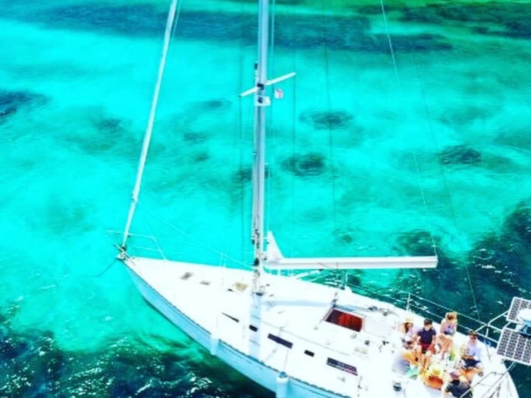 Barca a vela a noleggio a Antibes al miglior prezzo