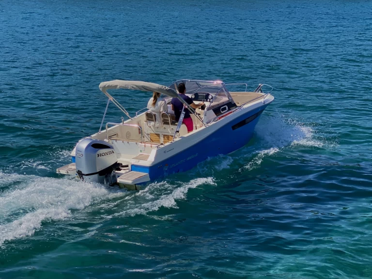 Barca a motore a noleggio a Tribunj al miglior prezzo