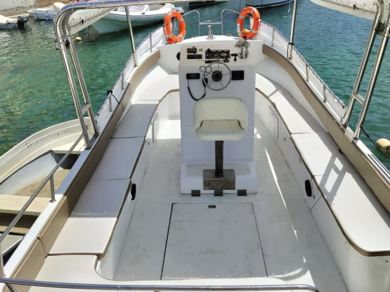 Barca a motore a noleggio a San Pawl il-Baħar al miglior prezzo