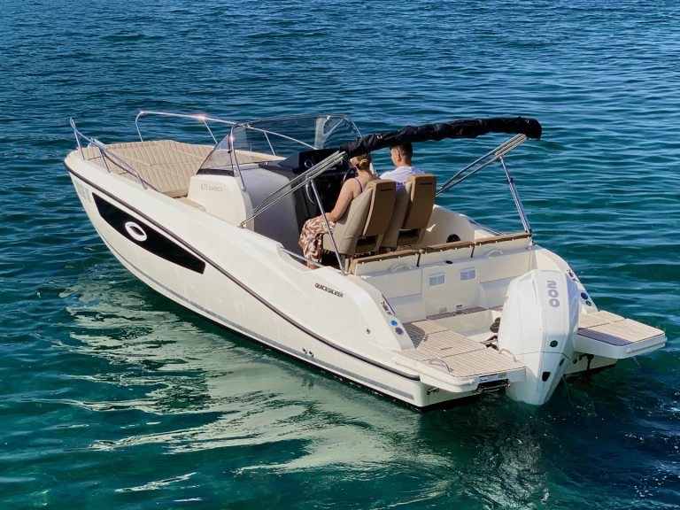 Noleggio barche Tribunj economico Activ 675 Sundeck