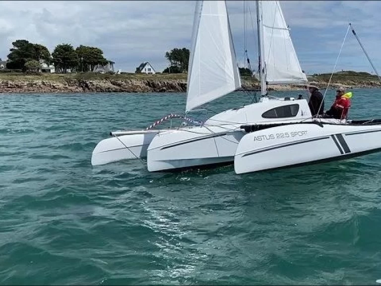 Noleggiare una ASTUS BOATS ASTUS 22.5 a La Trinité-sur-Mer