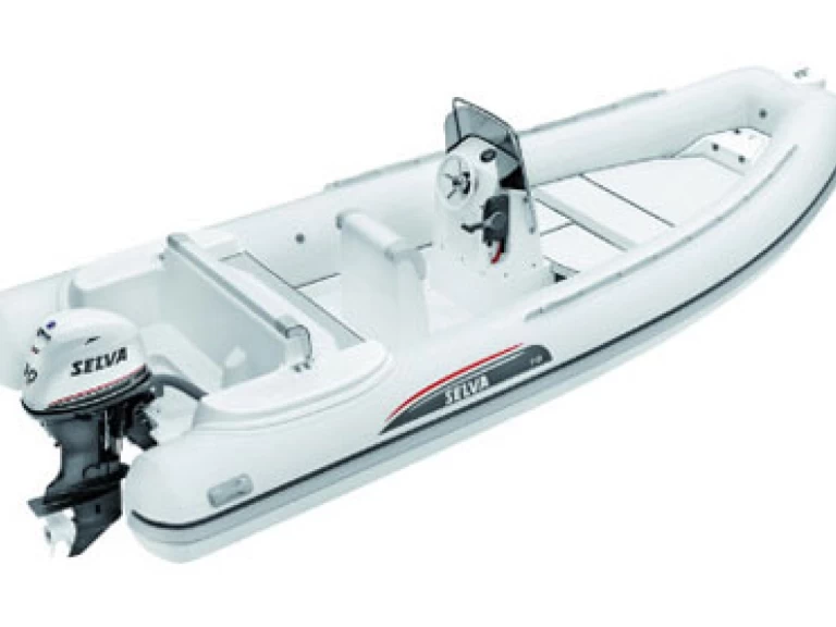 Noleggiare una Selva Sport D.570 a Antibes