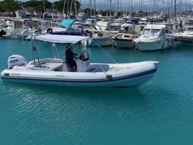 Noleggio a Antibes – Selva Selva D650 Family su SamBoat