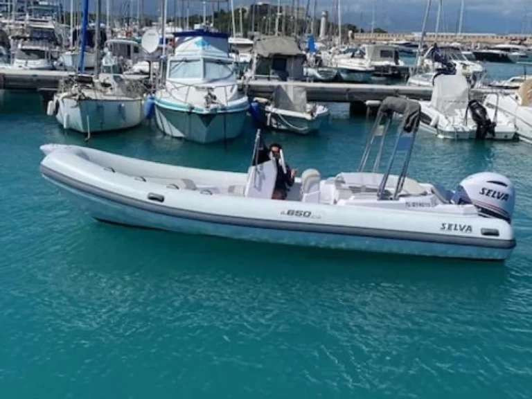 Noleggiare una Selva Selva D650 Family a Antibes