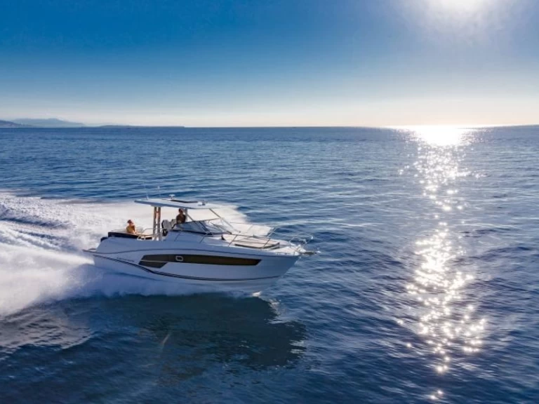 Noleggiare una Jeanneau Cap Camarat 10.5 WA série 2 a La Trinité-sur-Mer