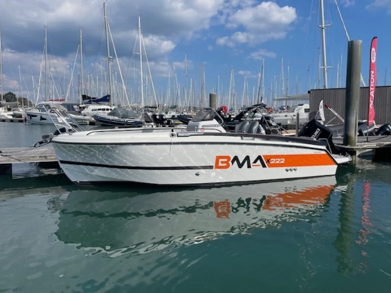 Noleggiare una BMA BOATS BMA X222 a La Trinité-sur-Mer