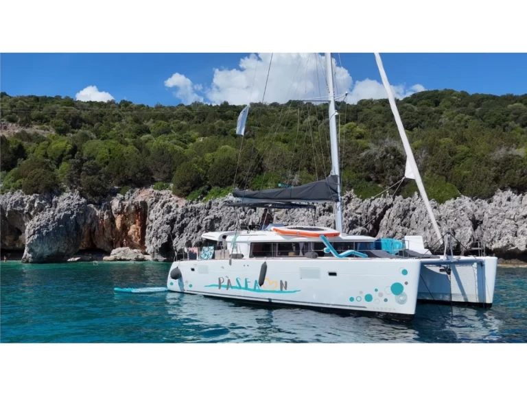 Catamarano a noleggio a Lefkáda al miglior prezzo