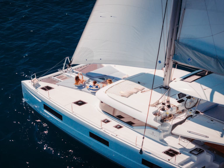 Noleggio barche Álimos economico Lagoon 46 Owner's Version (LUXURY Equipped, SKIPPERED only)
