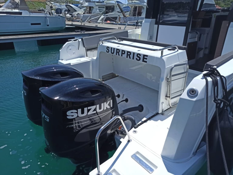 Noleggiare una Jeanneau Merry Fisher 895 Sport Offshore a Punat