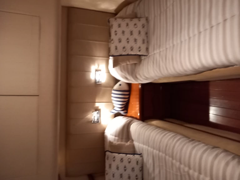 Noleggio Yacht di lusso Rodman con patente nautica