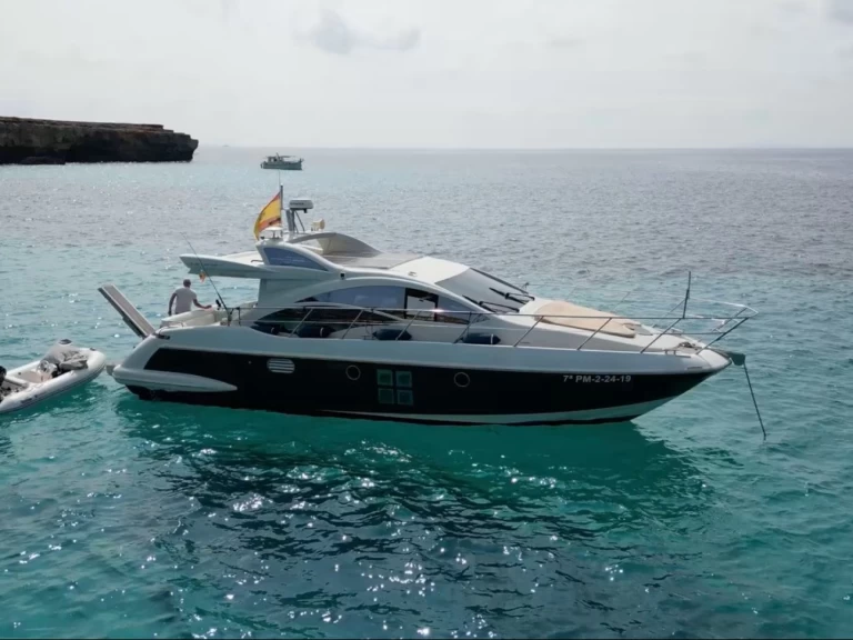 Noleggio barche Azimut Azimut 43 a Cala d'Or su Samboat