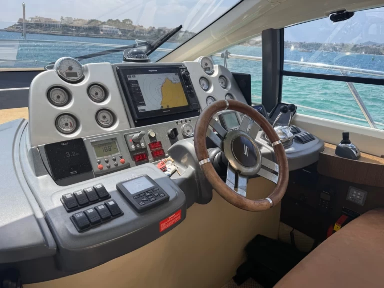 Noleggio Barca a motore Azimut con patente nautica